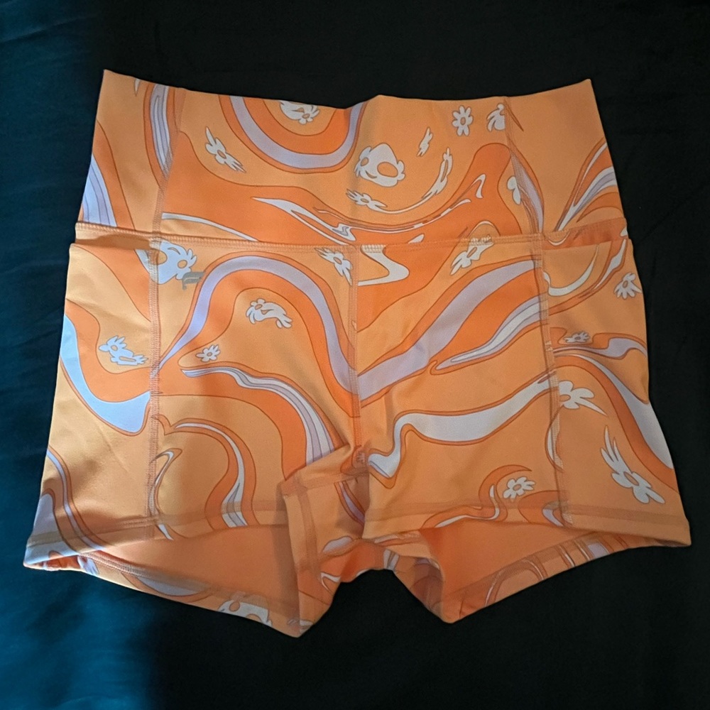 Fabletics Oasis 2” Shorts